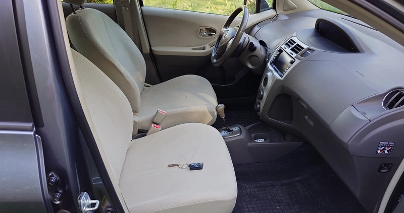 Toyota Yaris cena 23500 przebieg: 216000, rok produkcji 2009 z Międzyrzec Podlaski małe 254